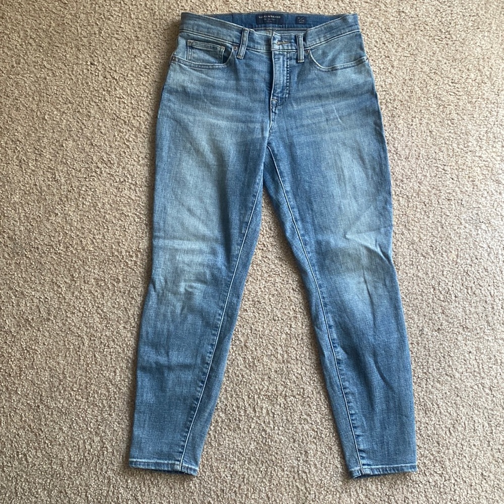 Size 6/28 Lucky Brand jeans. Worn once.